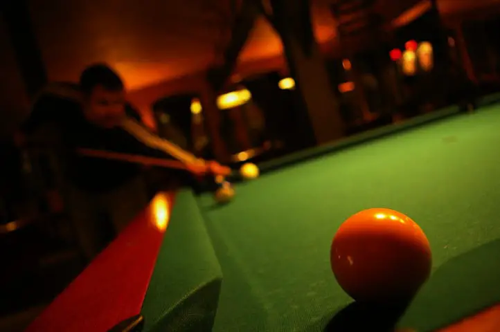 A Beginner's Guide to Playing Pool: The 6 Things You Should Know